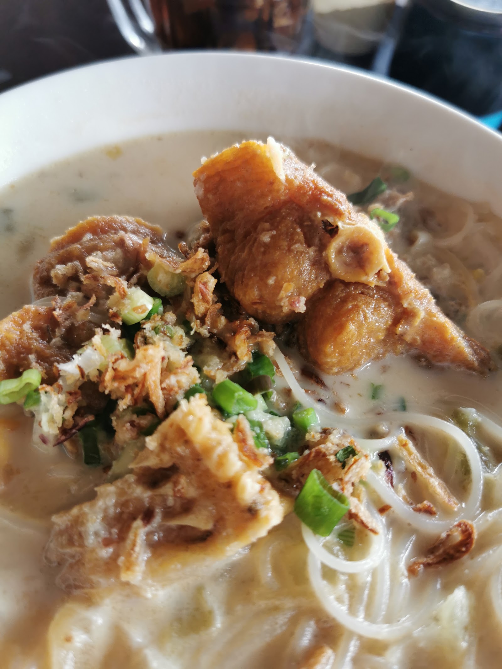 炸松鱼头米粉/米线/伊面 Fried Fish Head Mihoon/Yee Mee